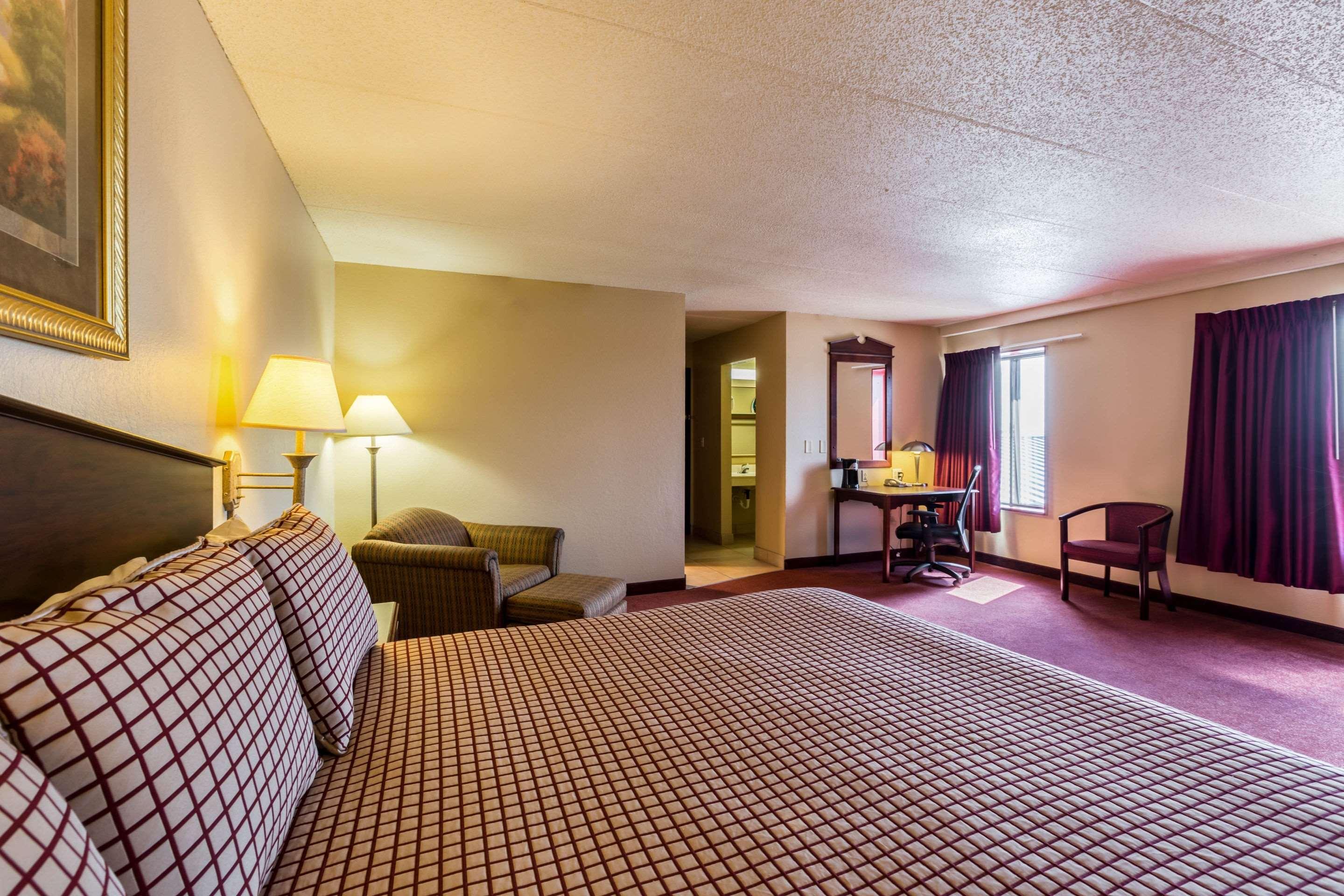 Rodeway Inn Norfolk Εξωτερικό φωτογραφία